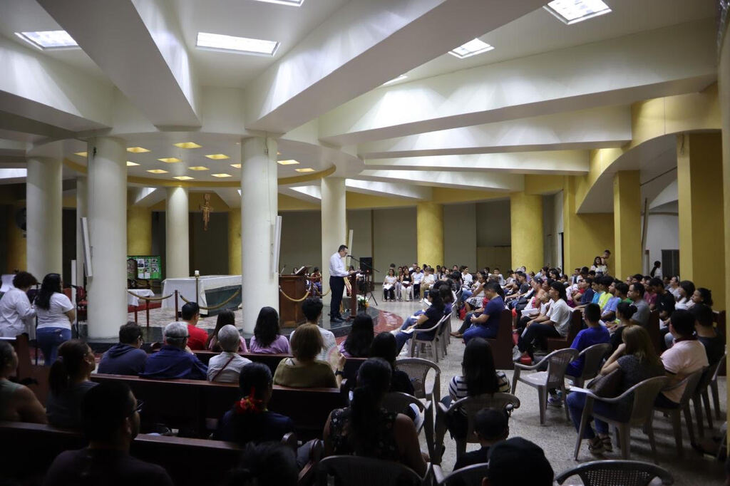 A El Salvador Sant’Egidio recorda sant Óscar Romero amb una pregària a la catedral per reviure el seu missatge de pau que segueix parlant al present i al futur del país